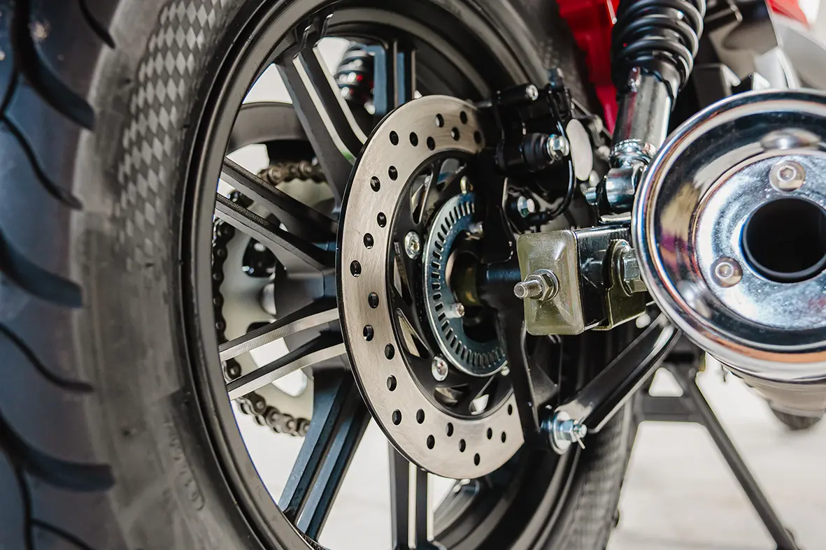 Suspensão e Freios — IRON 250 EFI